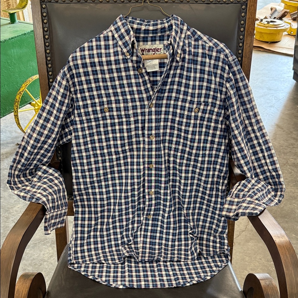Wrangler Rugged Wear Men's Navy and White Plaid Button Down Shirt - Medium
